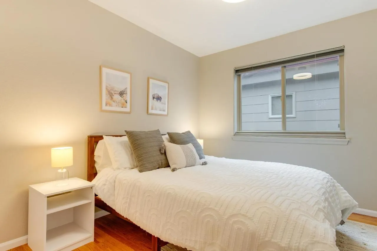 Feriehus Stylish Denver Retreat With Patio, 1 Mi To Downtown!